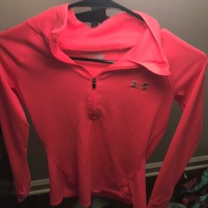 Like New Under Armour Semi Fitted Half ZIP up